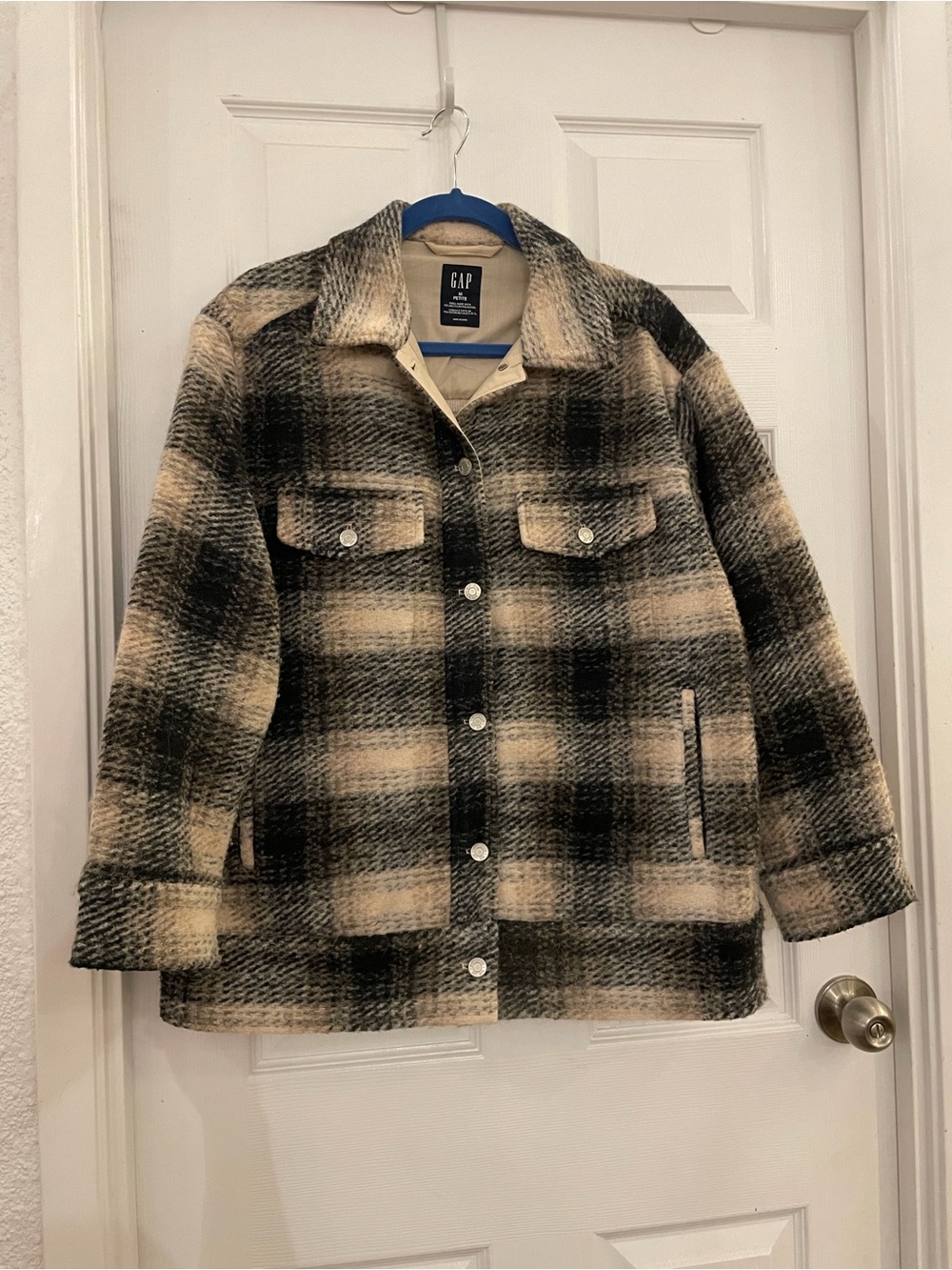 GAP Women's M/Petite Black & Cream Plaid Utility Shacket